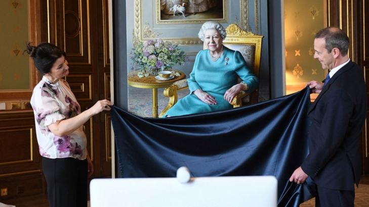 Queen Elizabeth II joins virtual unveiling of portrait