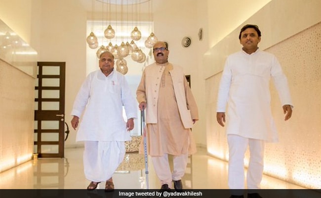 Deprived Of His Affection: Akhilesh Yadav Condoles Death Of Amar Singh