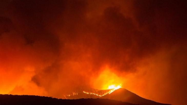 1st big Southern California wildfire of 2020 keeps on raging