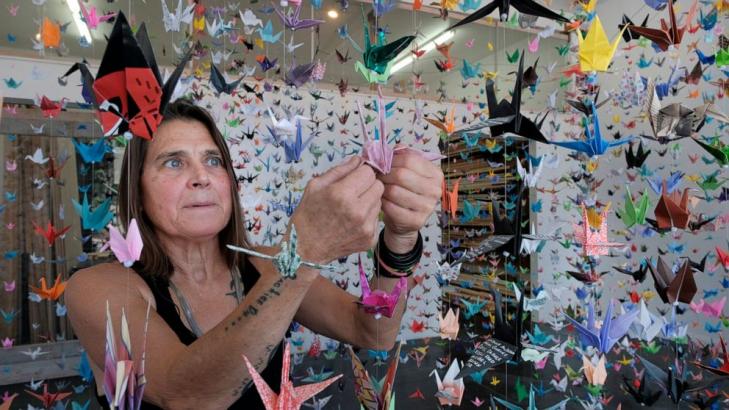 Artist creates origami crane memorial for COVID-19 victims