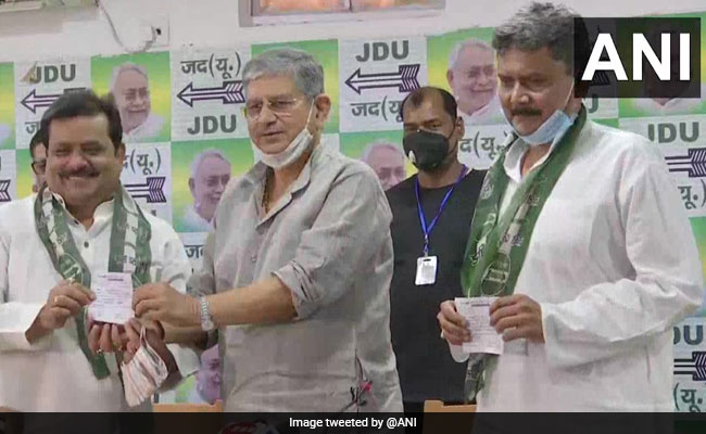 Former Bihar Top Cop, Rashtriya Janata Dal Leader Join JD(U)