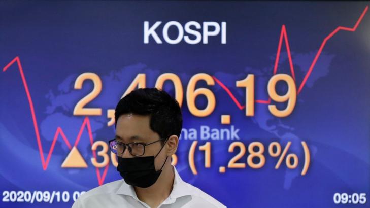 Asian stocks gain after Wall Street rebounds from tech slump