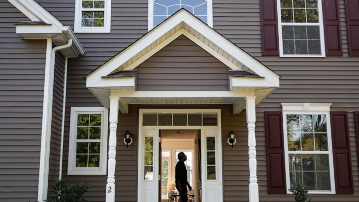 US long-term mortgage rates fall; 30-year at 2.86%