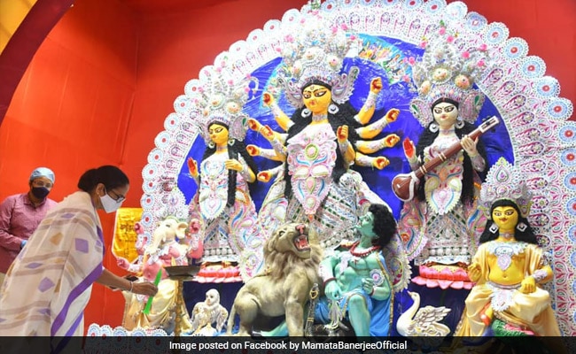 Mamata Banerjee Visits Durga Puja Marquees, Urges To Follow Covid Norms