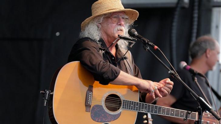 Arlo Guthrie, citing health, says he's retired from touring