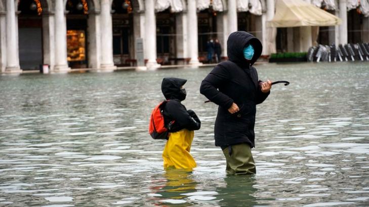 High tide floods Venice as dike-on-demand wasn't activated