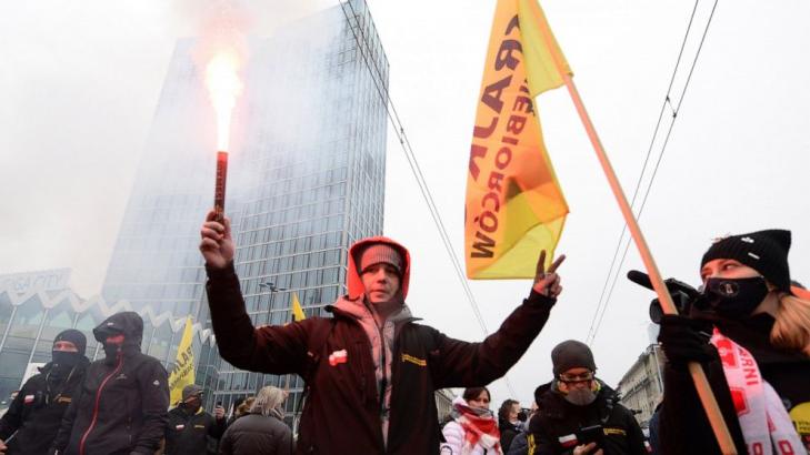 Poles protest on anniversary of communist-era crackdown