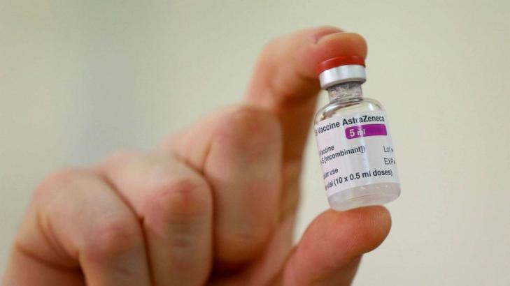 Experts warn against UK's planned vaccination strategy
