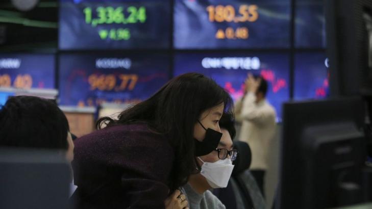 Asian shares rise amid hopes for global economic rebound