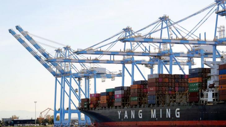 U.S. trade deficit rises to 12-year high $679 billion