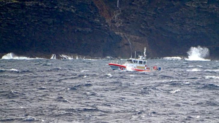 Flight instructor, student pilot rescued after ditching plane off Hawaii coast