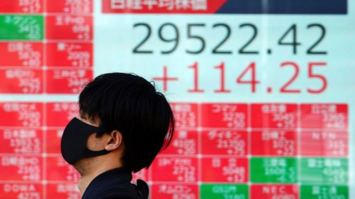 Asian shares advance despite Wall Street retreat