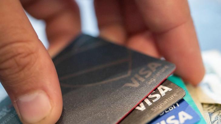 Credit card borrowing falls to lowest in level in 4 years