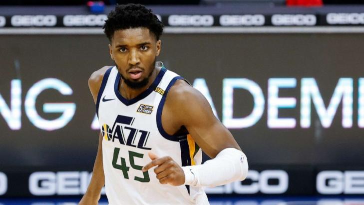 Utah Jazz team plane makes emergency landing after bird strike