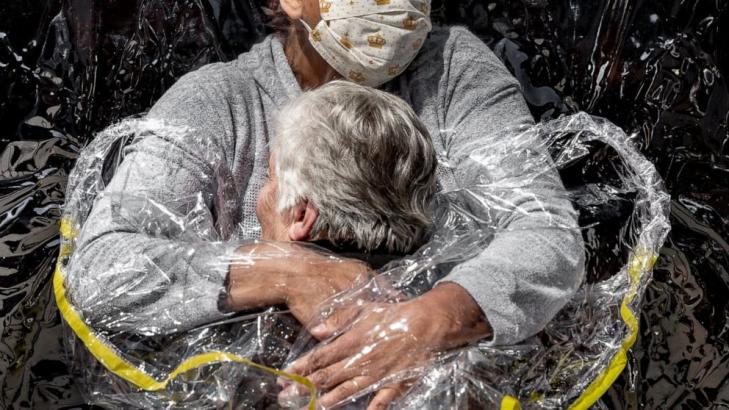 Coronavirus hug image named World Press Photo of the Year