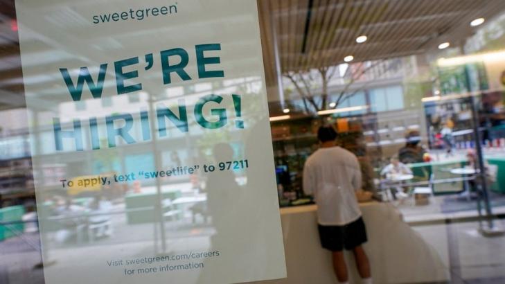 US unemployment claims fall to a pandemic low of 498,000