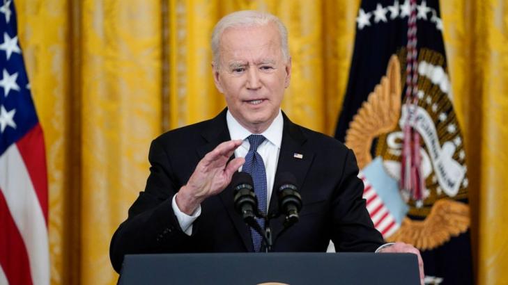 Biden meets with Kennedy Center honorees at White House