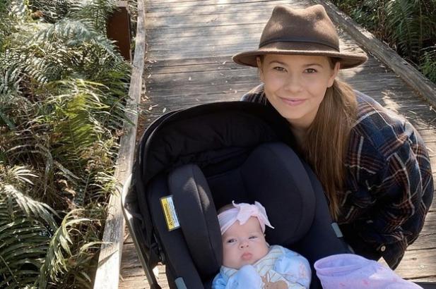 Bindi Irwin Compared One Of Her Baby Photos To Her Daughter Grace And The Resemblance Is Uncanny