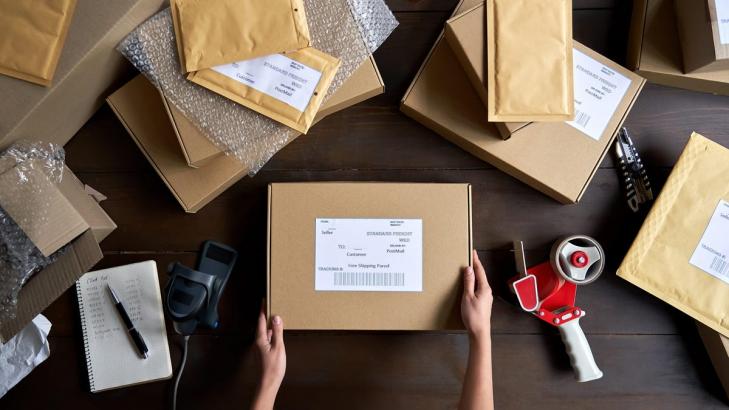 Use This Site to Find the Cheapest and Fastest Way to Send a Package