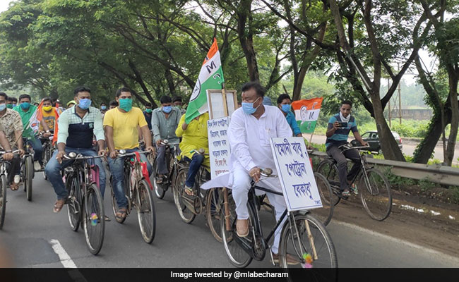 "Modi Babu, Petrol Bekabu": Bengal Minister Rides Cycle Against Fuel Hike