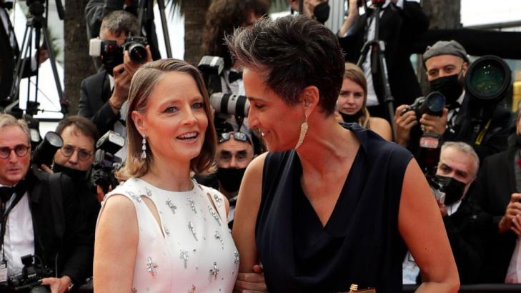 With fluent French, Jodie Foster at home again in Cannes