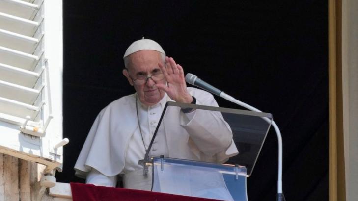 2 weeks post-surgery, Pope Francis appears at Vatican window