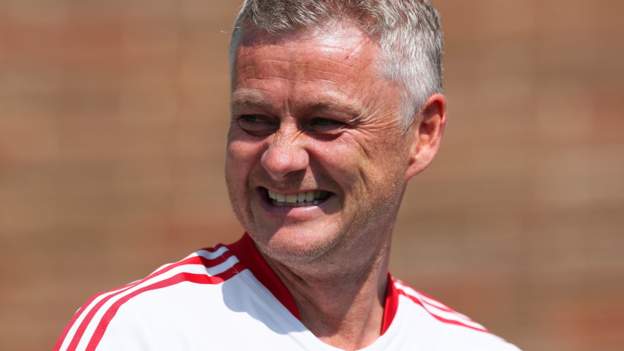 Man Utd manager Ole Gunnar Solskjaer signs new deal until 2024