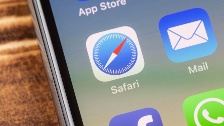 How to Move Safari's Search Bar Back Where It Belongs in iOS15