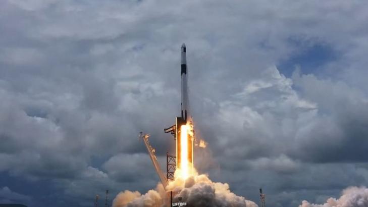 SpaceX launches ants, avocados, robot to space station