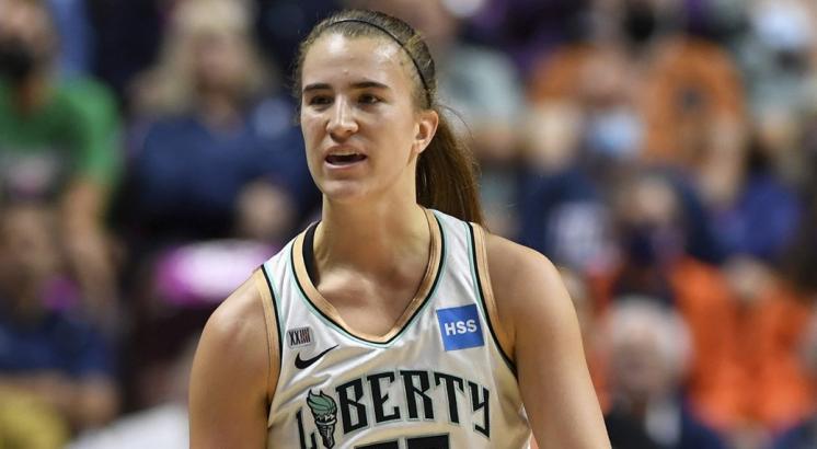 Ionescu, Howard keep Liberty’s playoff hopes alive with win over Mystics