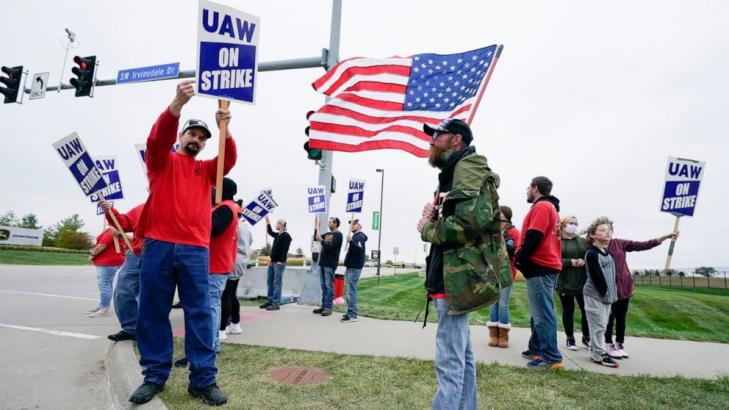 Judge limits strikers' conduct at Deere plant in Iowa