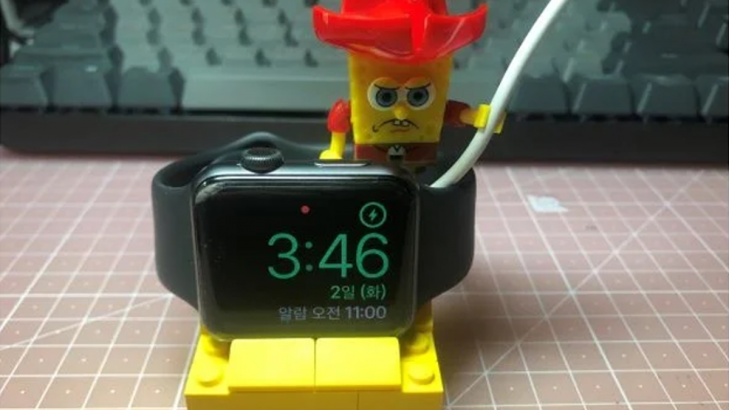 Redditors Are Showing You How to Turn Your Lego Sets Into Apple Watch Docks