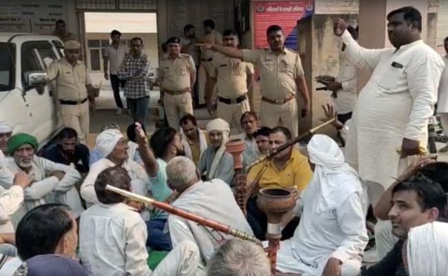 BJP Leaders Watching PM Live In Temple Surrounded By Farmers In Haryana