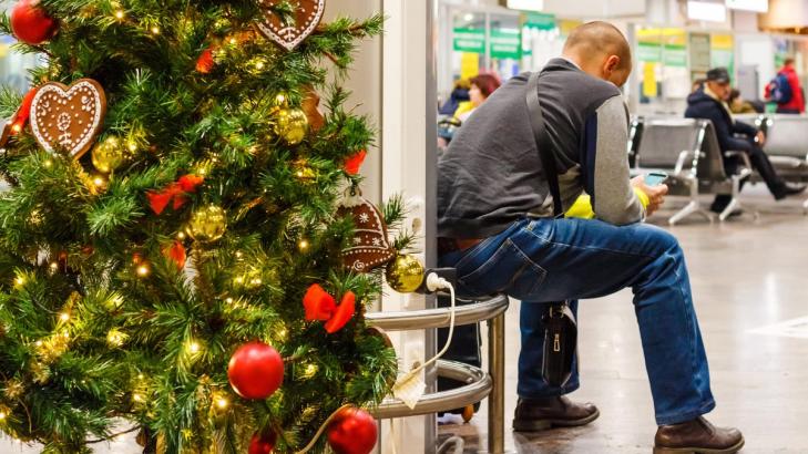 The Bare Minimum Backup Plan You Should Have for Holiday Travel in 2021