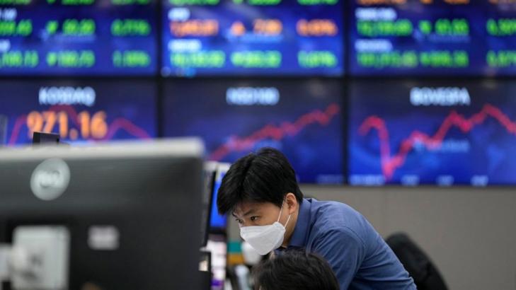 Asian shares mostly rise despite mounting omicron worries