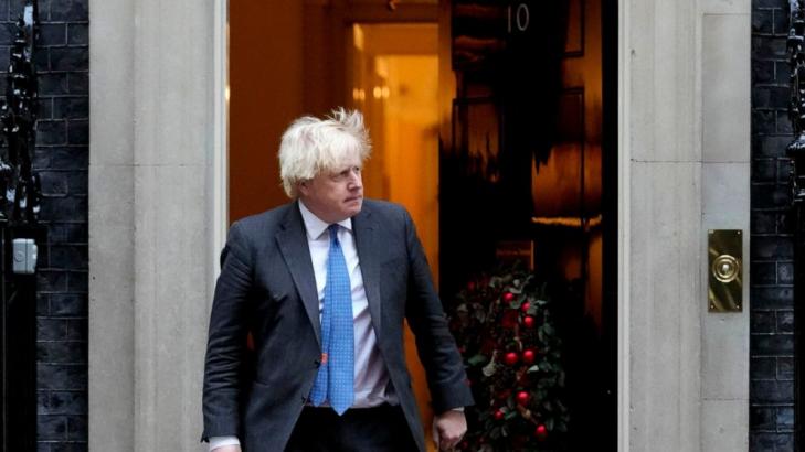 UK's Johnson walks tightrope between politics, COVID surge