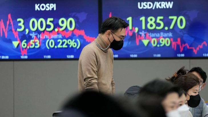 Asian stocks mixed in quiet end of year trading