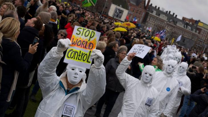 Thousands gather in Amsterdam despite demonstration ban