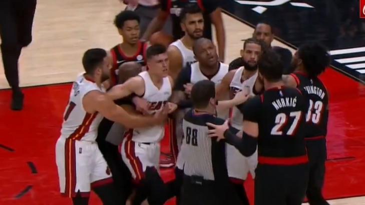 Nurkic sets hard screen on Herro and scrum ensues on the court