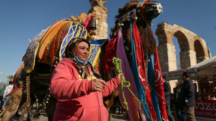 AP PHOTOS: Bejeweled camels wrestle for victory in TurkEY