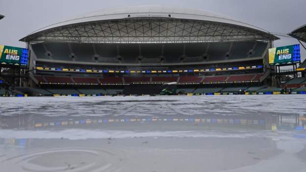 Women's Ashes: England's third T20 against Australia abandoned because of rain