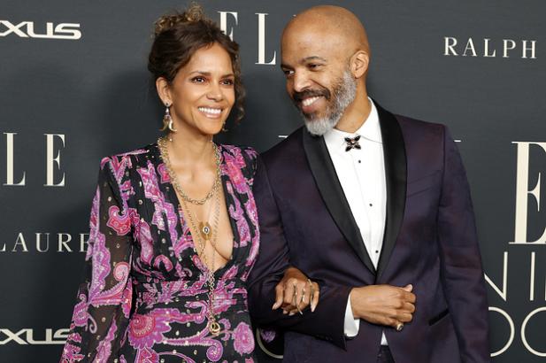 https://joynews.info/posts/halle-berry-never-intended-for-her-fake-wedding-photo-with-van-hunt-to-get-so-much-attention