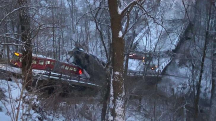 Bridge collapses in Pittsburgh, injuries reported