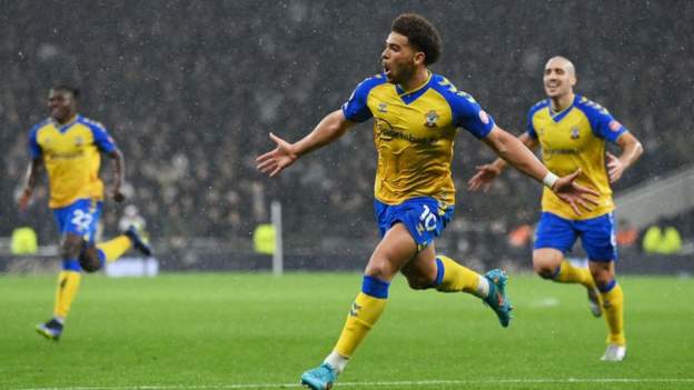 Tottenham Hotspur 2-3 Southampton: Che Adams scores winner for Saints