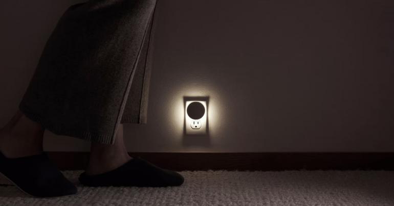 These $35 Smart Nightlights Are My New Favorite Home Gadget