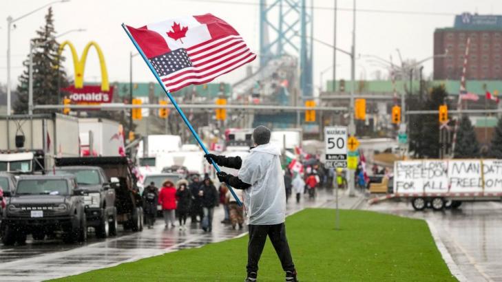 Canada border blockade clearing peacefully as police move in