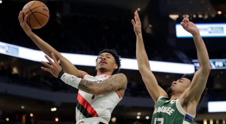 Simons scores 31, Trail Blazers beat Giannis-less Bucks