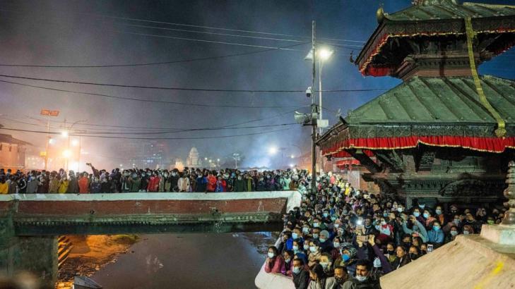 Hundreds of thousands Hindu devotees celebrate festival