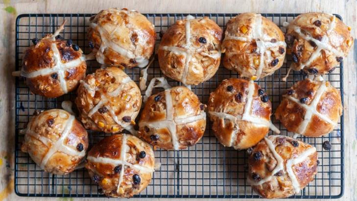 5 Delicious Hot Cross Bun Recipes to Make At Home