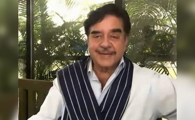 Mamata Banerjee Names Shatrughan Sinha As Trinamool Bypoll Candidate